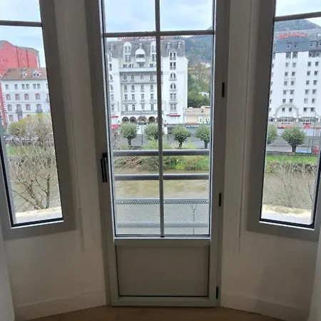 Apartment Le Charme Du Sanctuaire 8 Couchages 400m De La Grotte