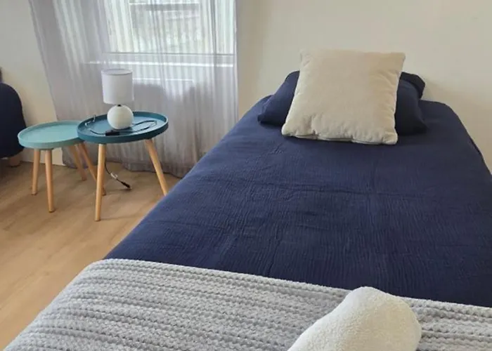 Le Charme Du Sanctuaire 8 Couchages 400m De La Grotte Lägenhet