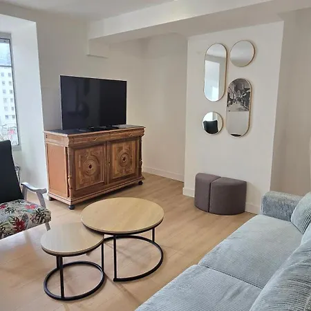 Апартаменты Le Charme Du Sanctuaire 8 Couchages 400m De La Grotte