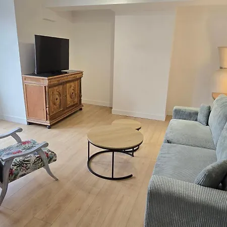 Le Charme Du Sanctuaire 8 Couchages 400m De La Grotte Lägenhet