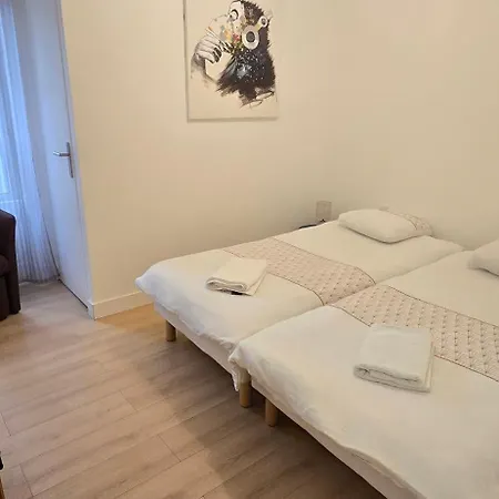 Le Charme Du Sanctuaire 8 Couchages 400m De La Grotte Lägenhet